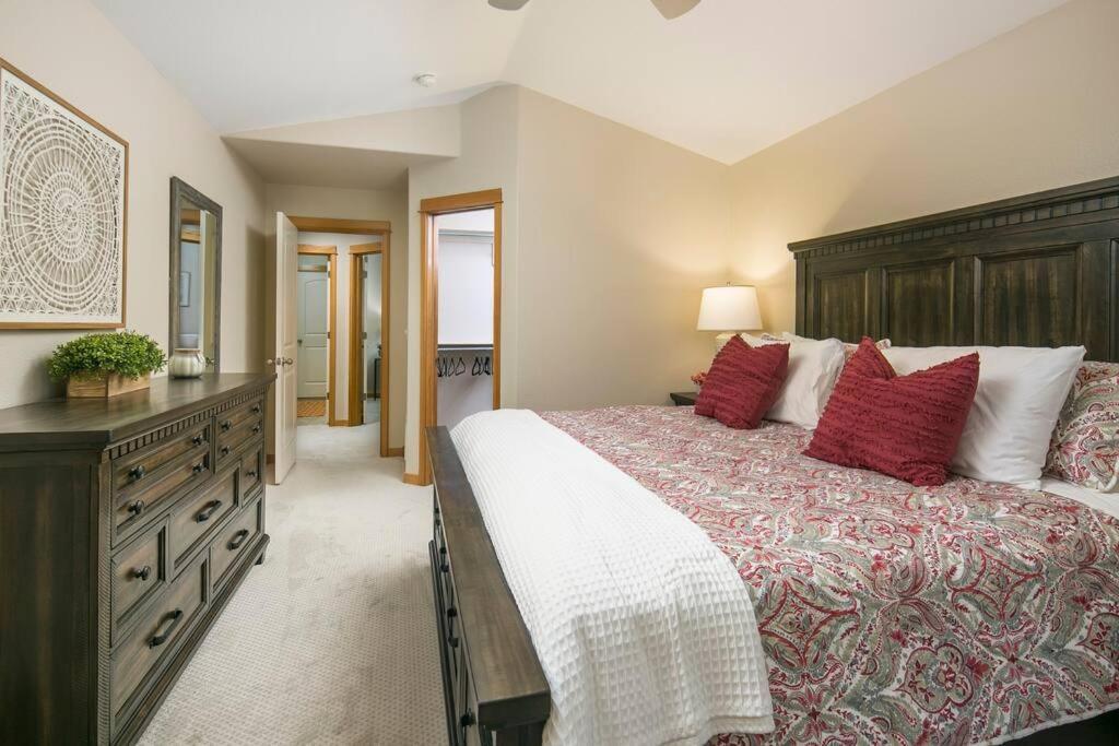 Villa Parkview Retreat à Windsor Extérieur photo